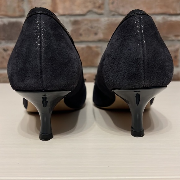 Donald J Pliner Navy heels - Picture 2 of 11